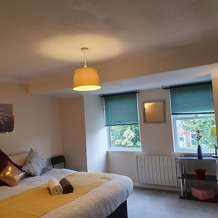 Lovely 1Bedrood Apartment กิลด์ฟอร์ด ภายนอก รูปภาพ