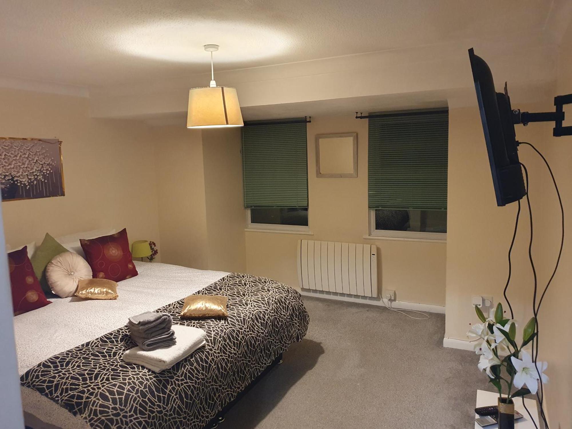 Lovely 1Bedrood Apartment กิลด์ฟอร์ด ภายนอก รูปภาพ