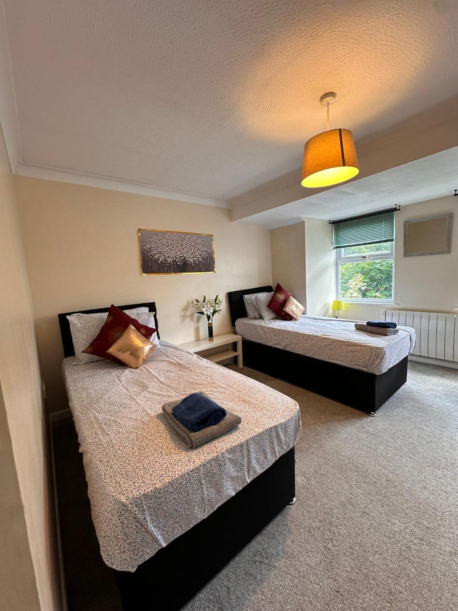Lovely 1Bedrood Apartment กิลด์ฟอร์ด ภายนอก รูปภาพ