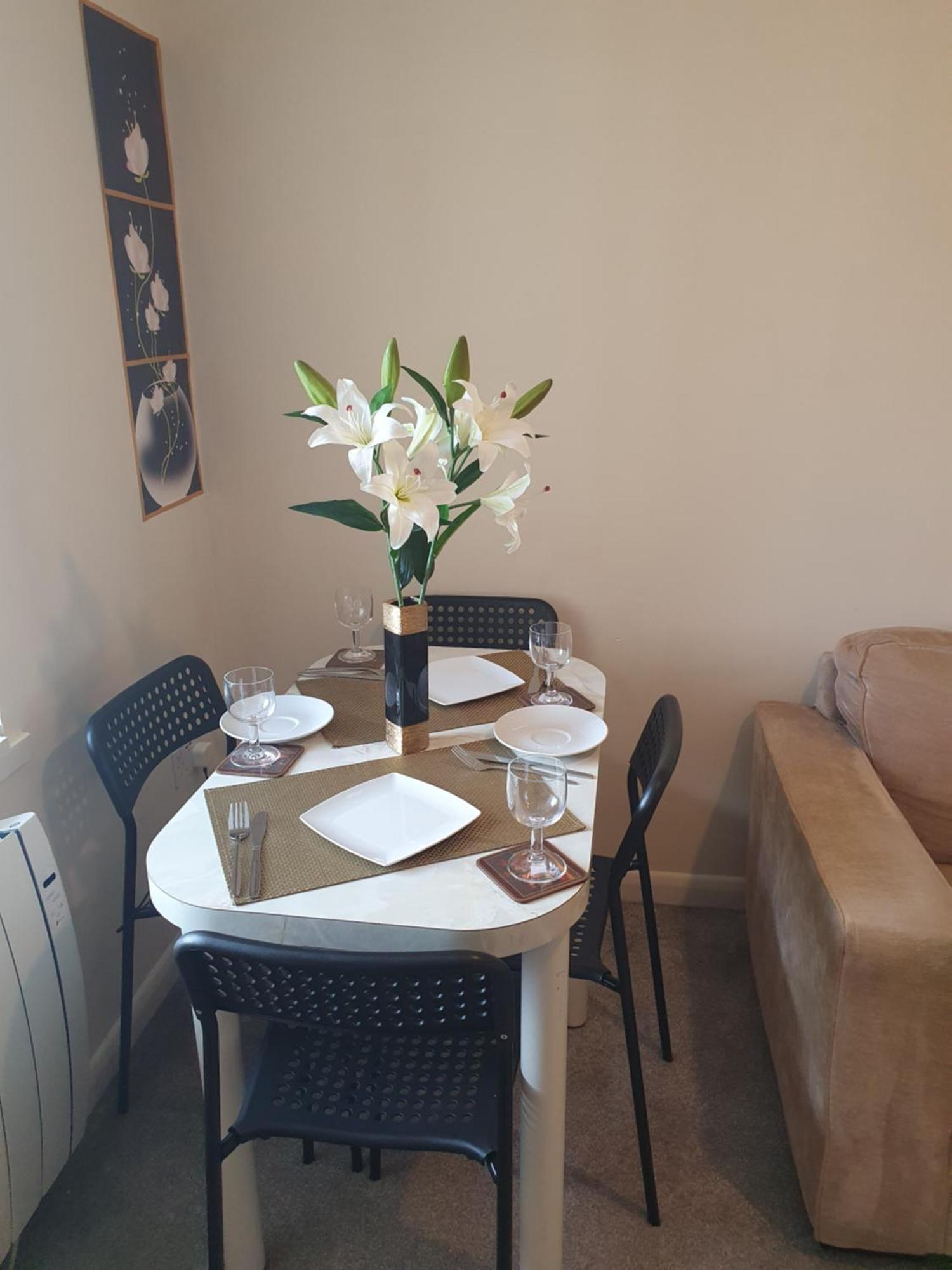 Lovely 1Bedrood Apartment กิลด์ฟอร์ด ภายนอก รูปภาพ