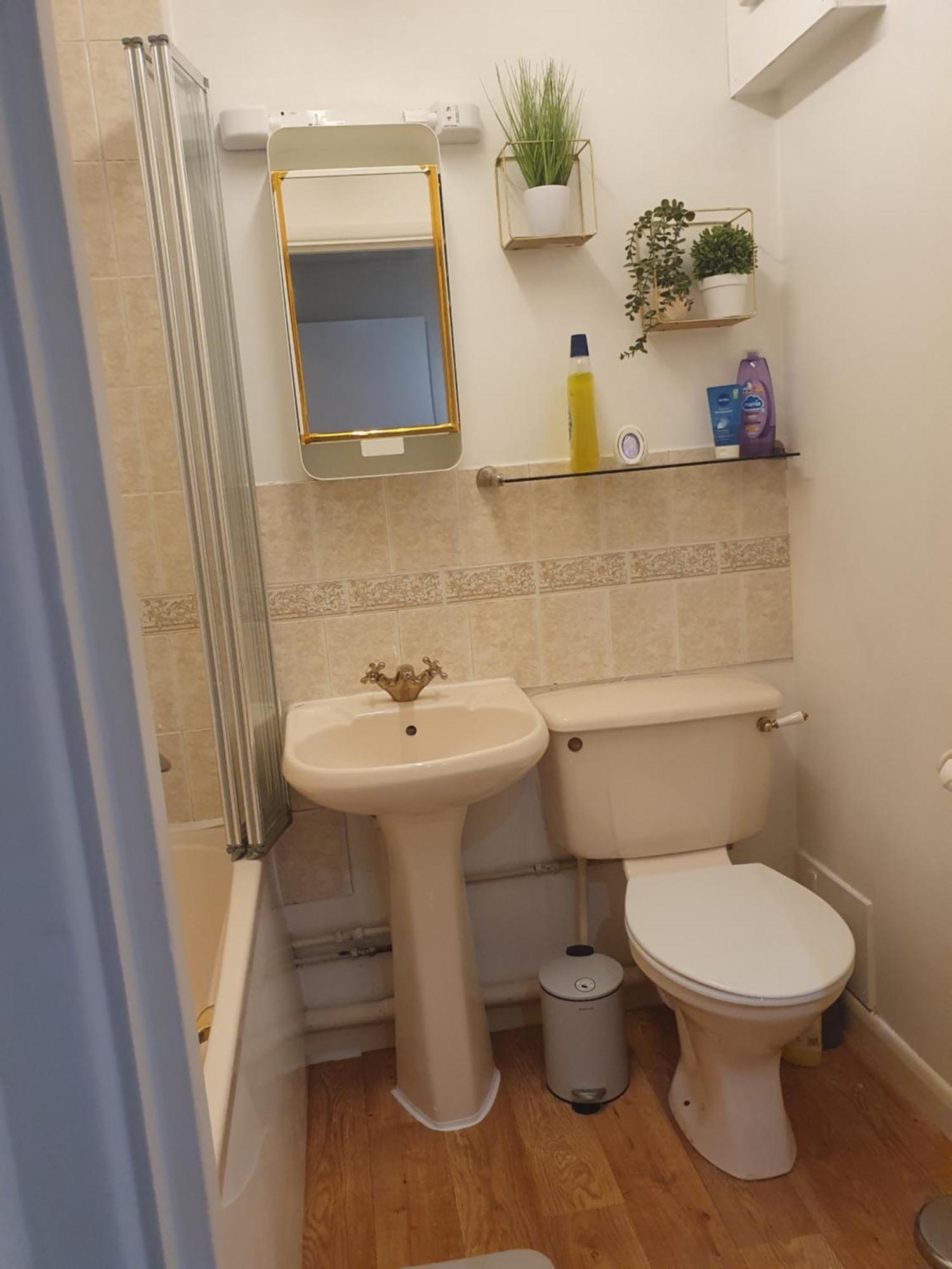 Lovely 1Bedrood Apartment กิลด์ฟอร์ด ภายนอก รูปภาพ