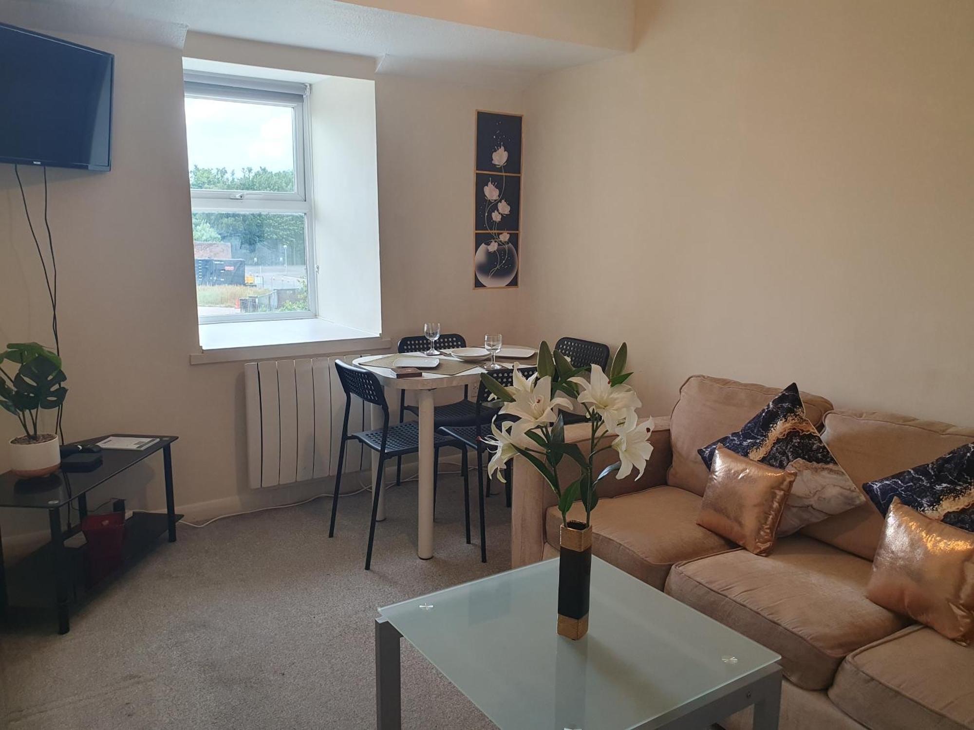 Lovely 1Bedrood Apartment กิลด์ฟอร์ด ภายนอก รูปภาพ