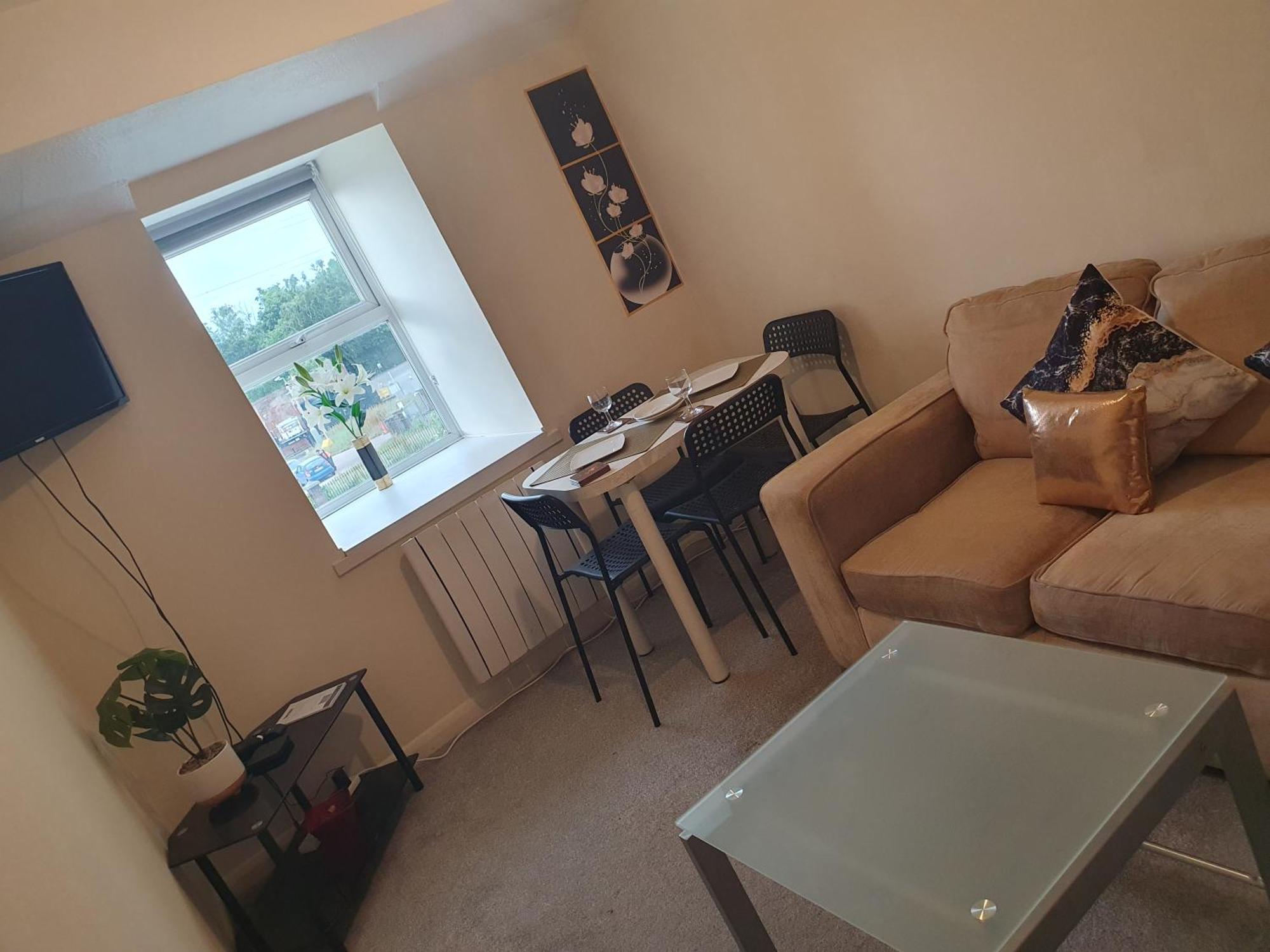 Lovely 1Bedrood Apartment กิลด์ฟอร์ด ภายนอก รูปภาพ