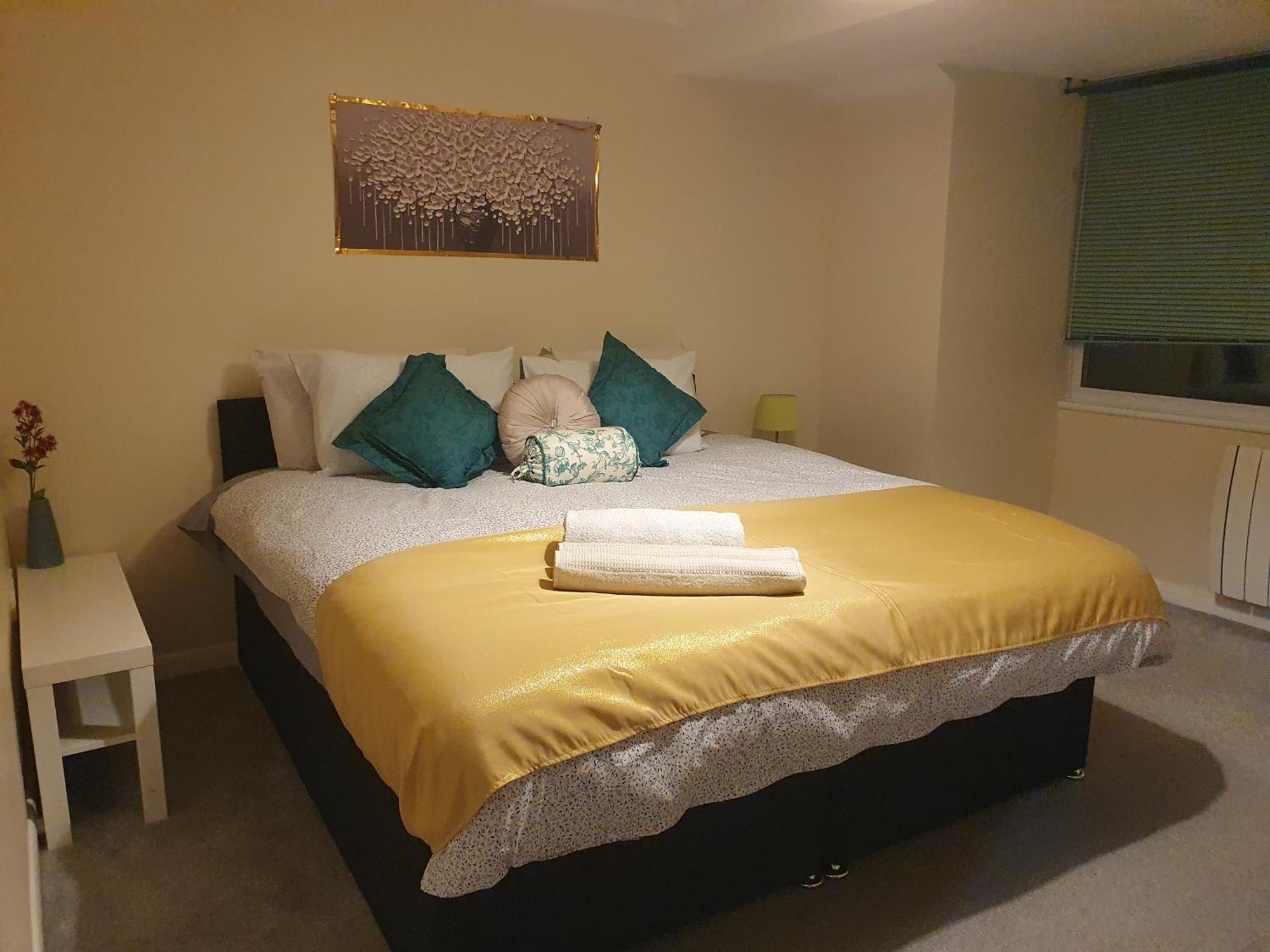 Lovely 1Bedrood Apartment กิลด์ฟอร์ด ภายนอก รูปภาพ