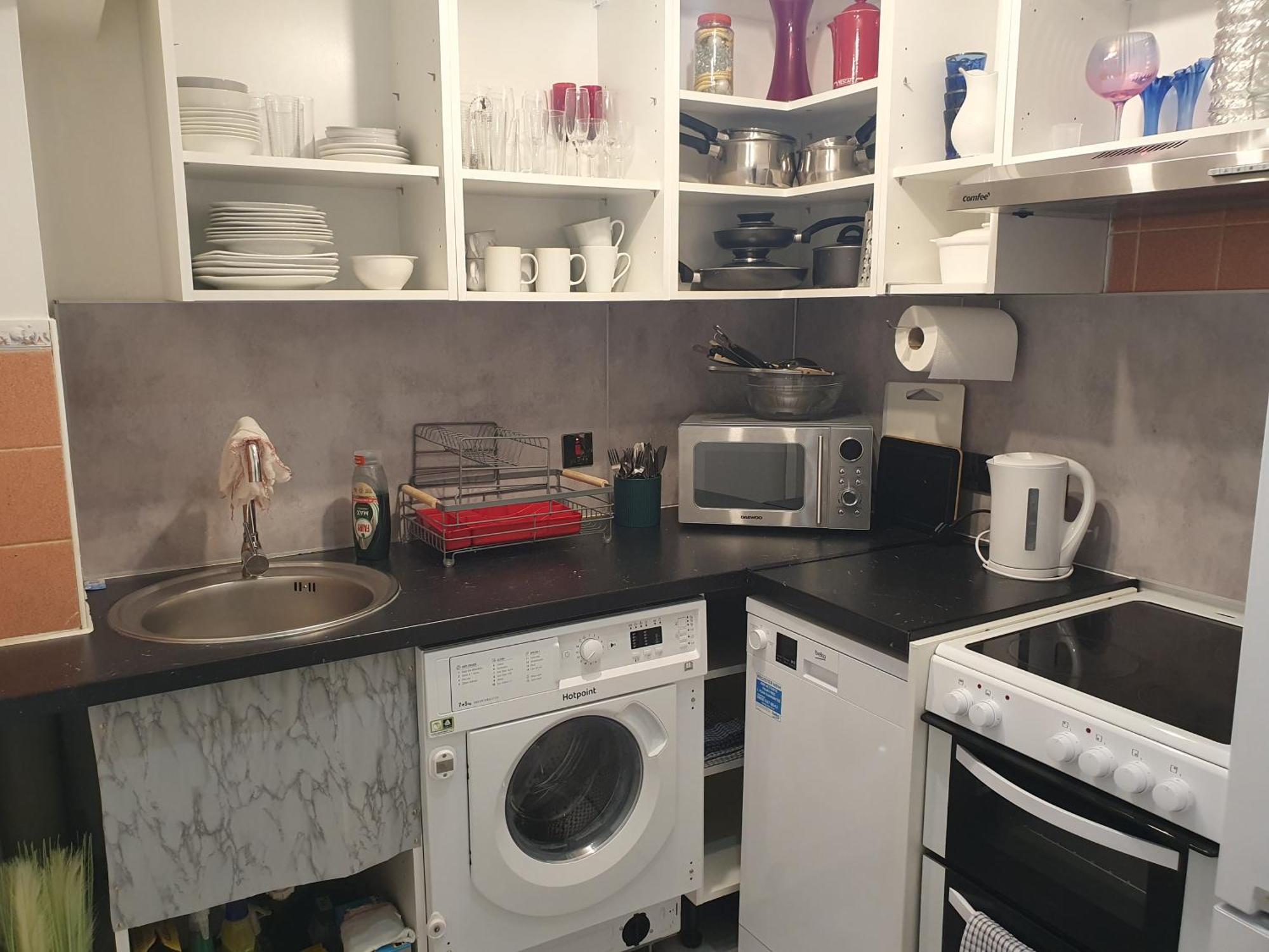 Lovely 1Bedrood Apartment กิลด์ฟอร์ด ภายนอก รูปภาพ