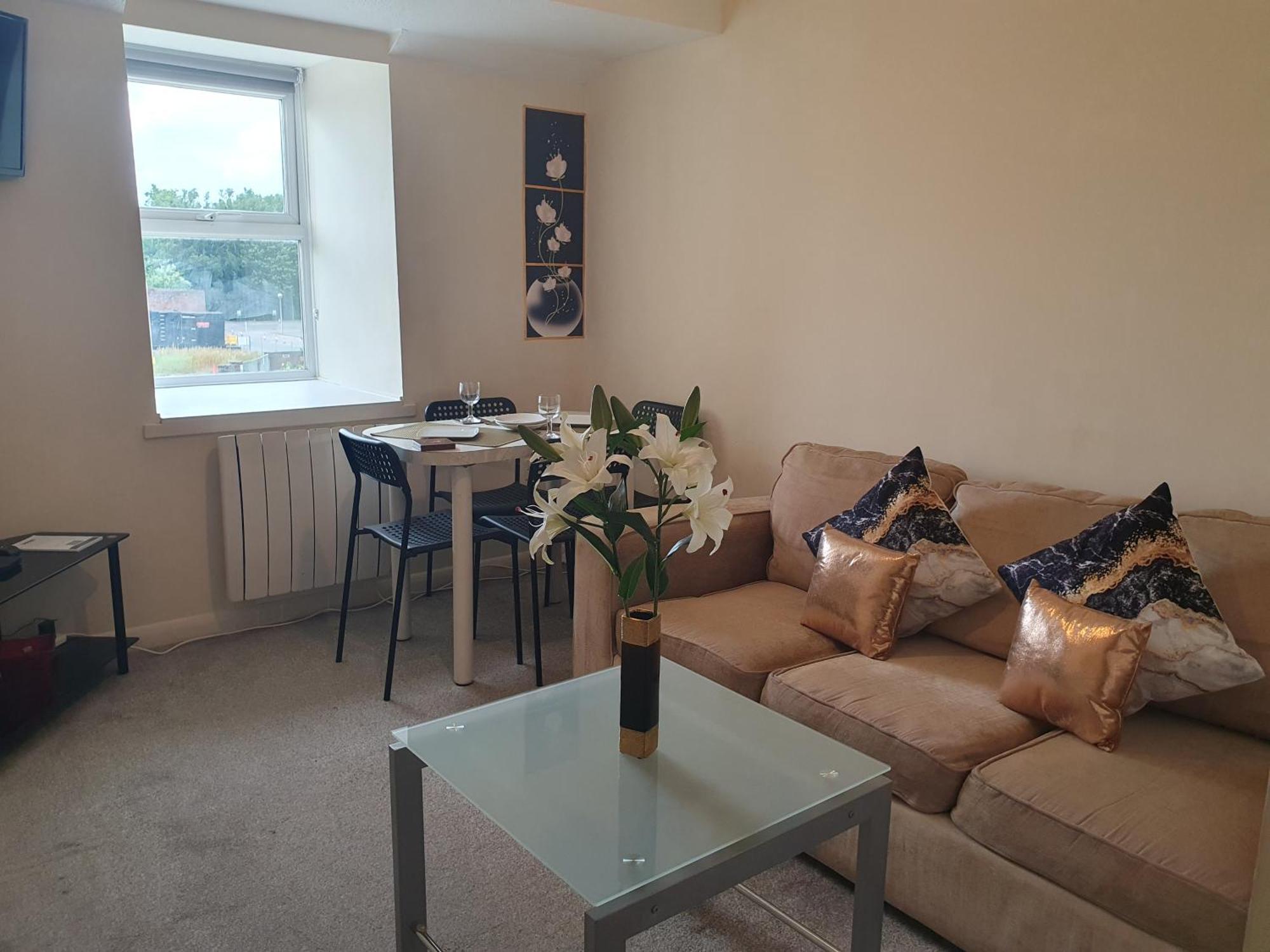 Lovely 1Bedrood Apartment กิลด์ฟอร์ด ภายนอก รูปภาพ