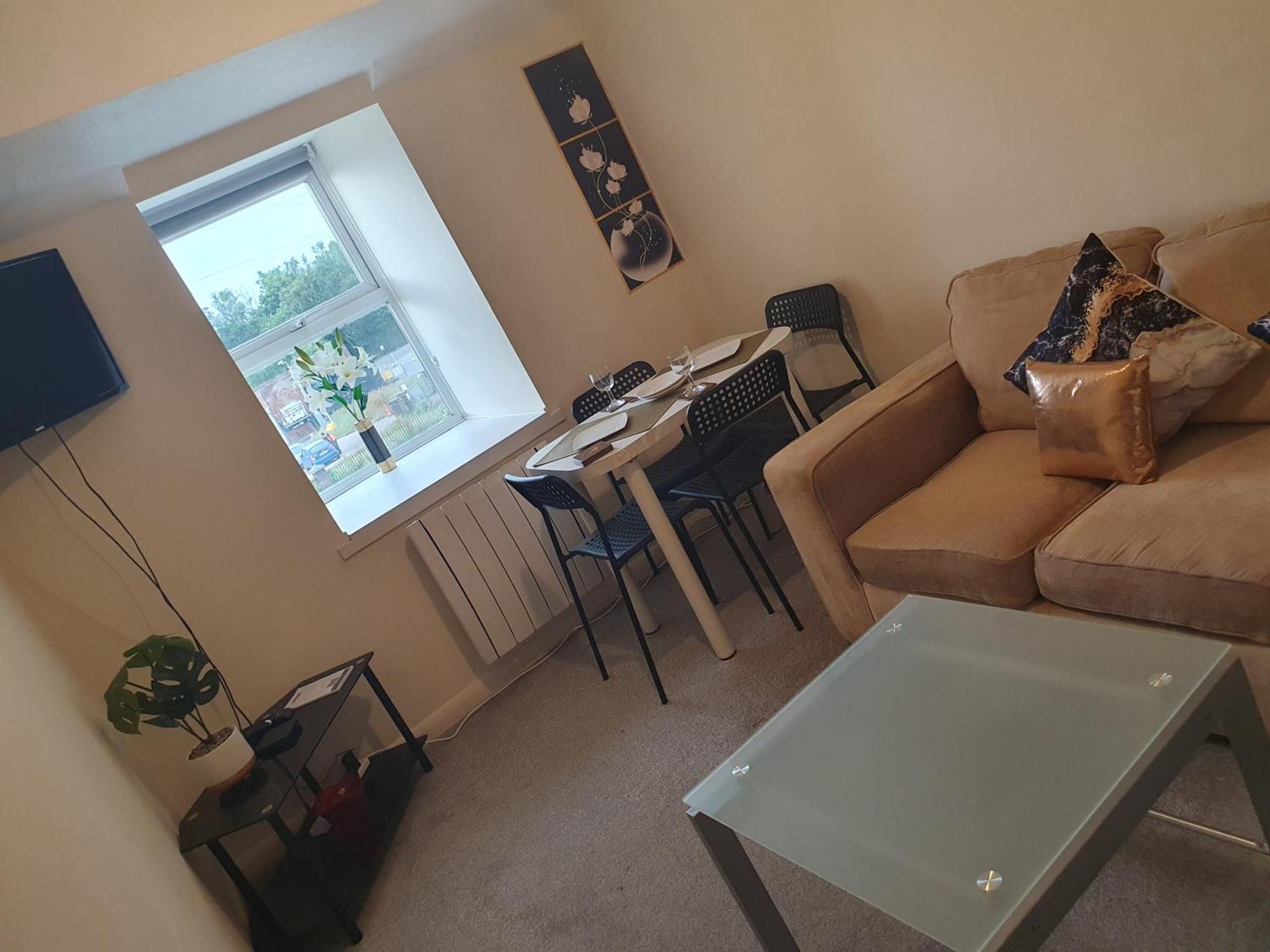 Lovely 1Bedrood Apartment กิลด์ฟอร์ด ภายนอก รูปภาพ