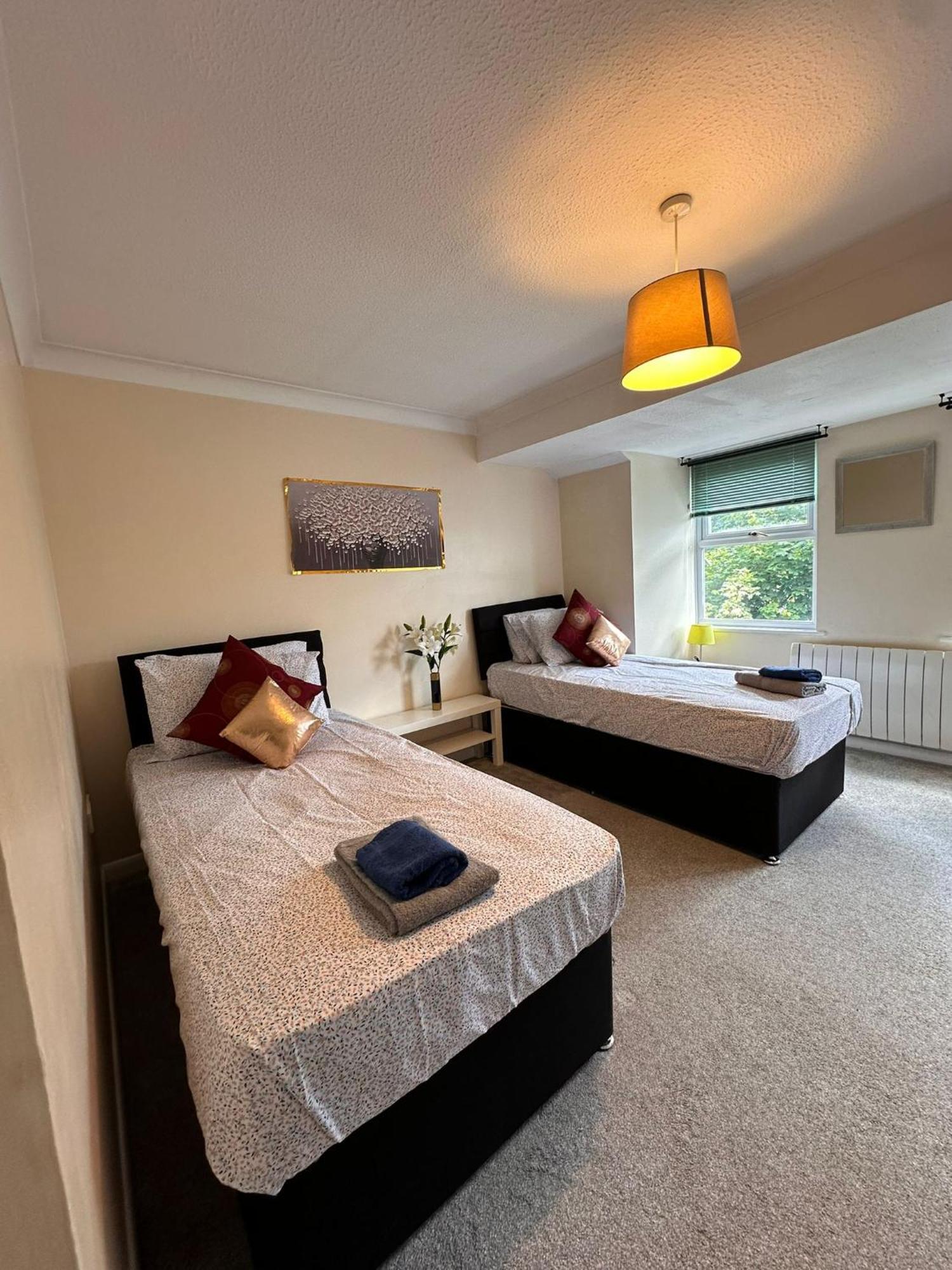 Lovely 1Bedrood Apartment กิลด์ฟอร์ด ภายนอก รูปภาพ