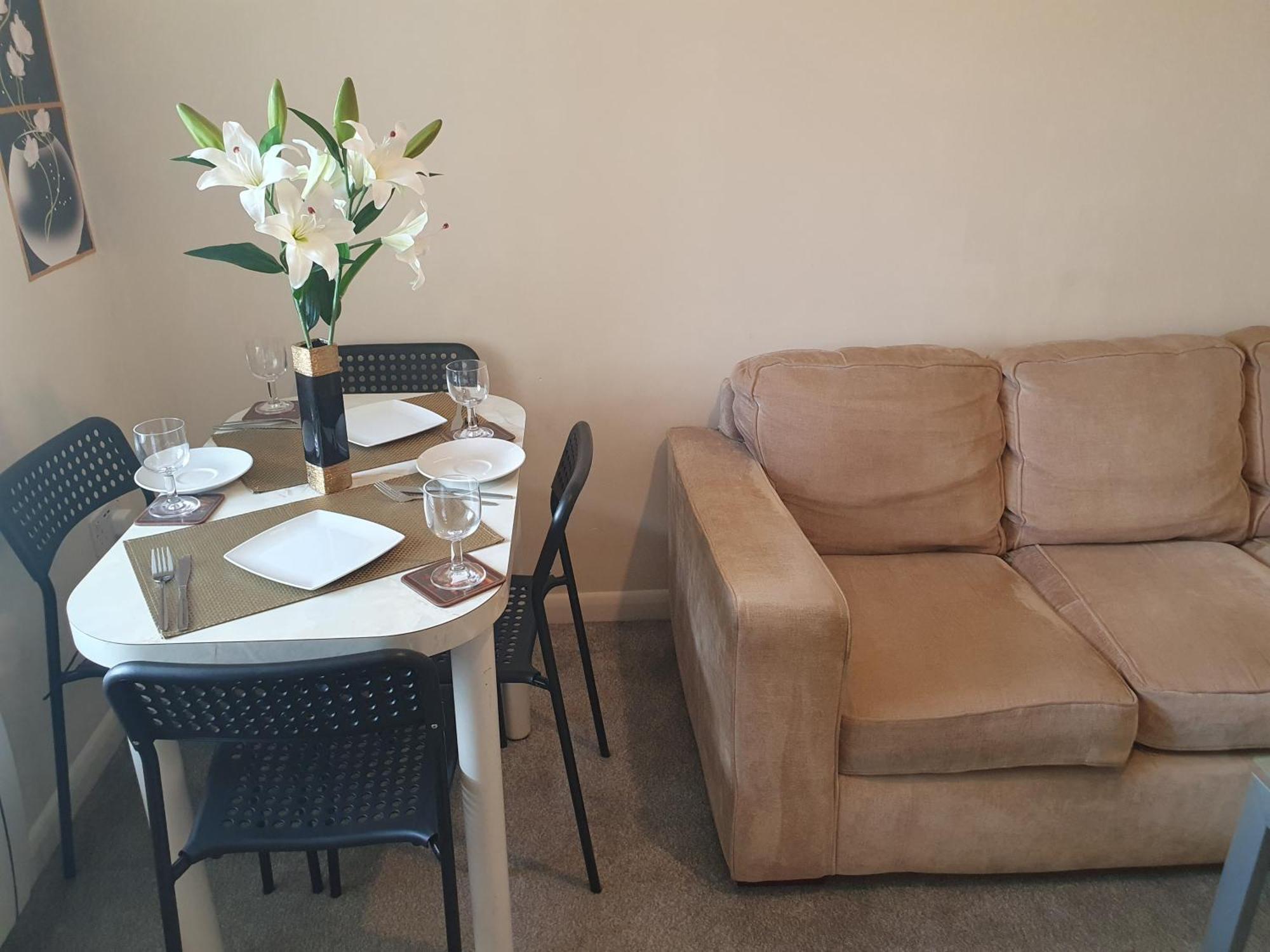 Lovely 1Bedrood Apartment กิลด์ฟอร์ด ภายนอก รูปภาพ