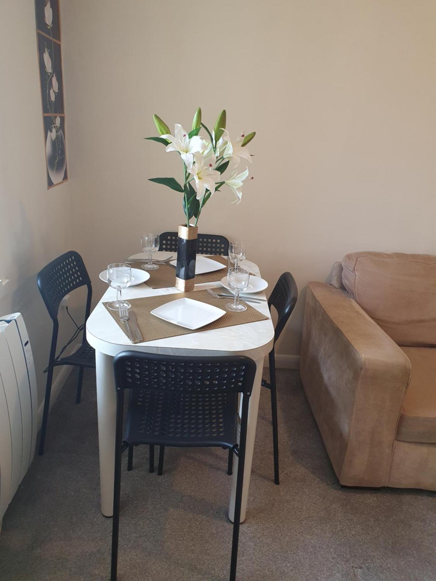 Lovely 1Bedrood Apartment กิลด์ฟอร์ด ภายนอก รูปภาพ