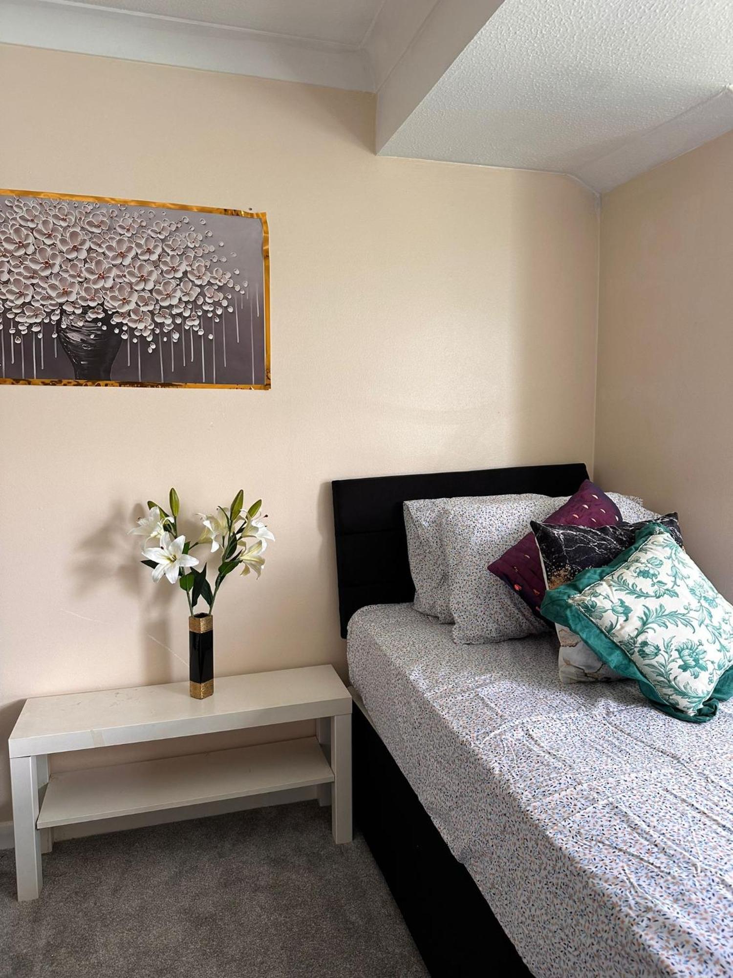 Lovely 1Bedrood Apartment กิลด์ฟอร์ด ภายนอก รูปภาพ