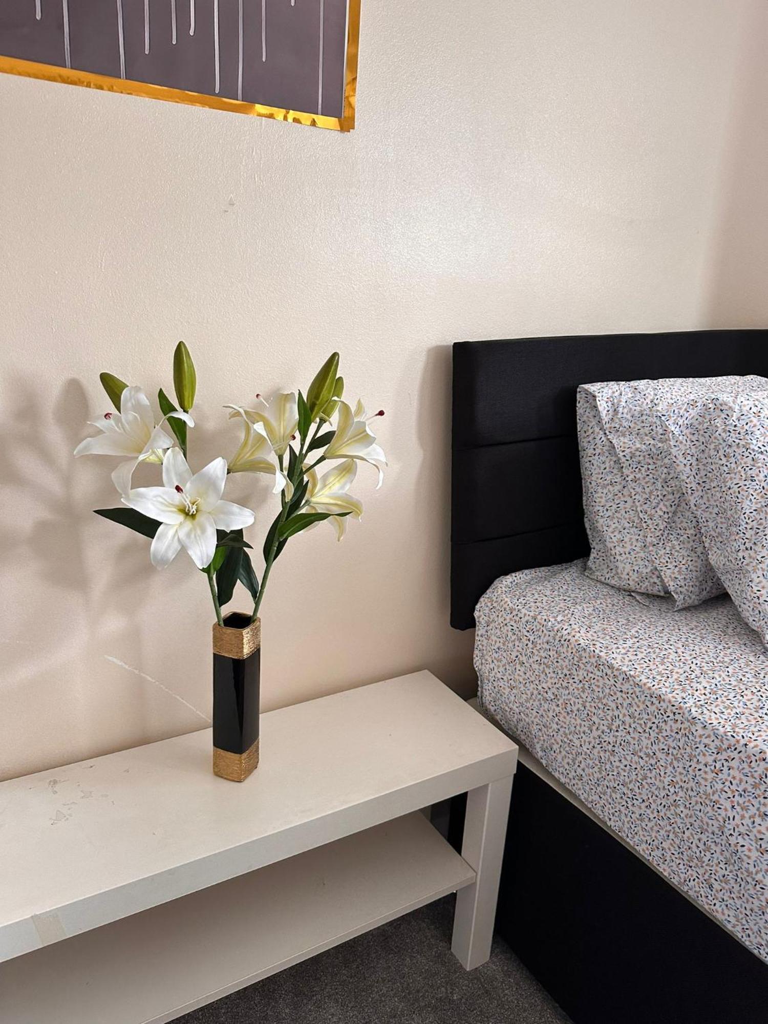 Lovely 1Bedrood Apartment กิลด์ฟอร์ด ภายนอก รูปภาพ