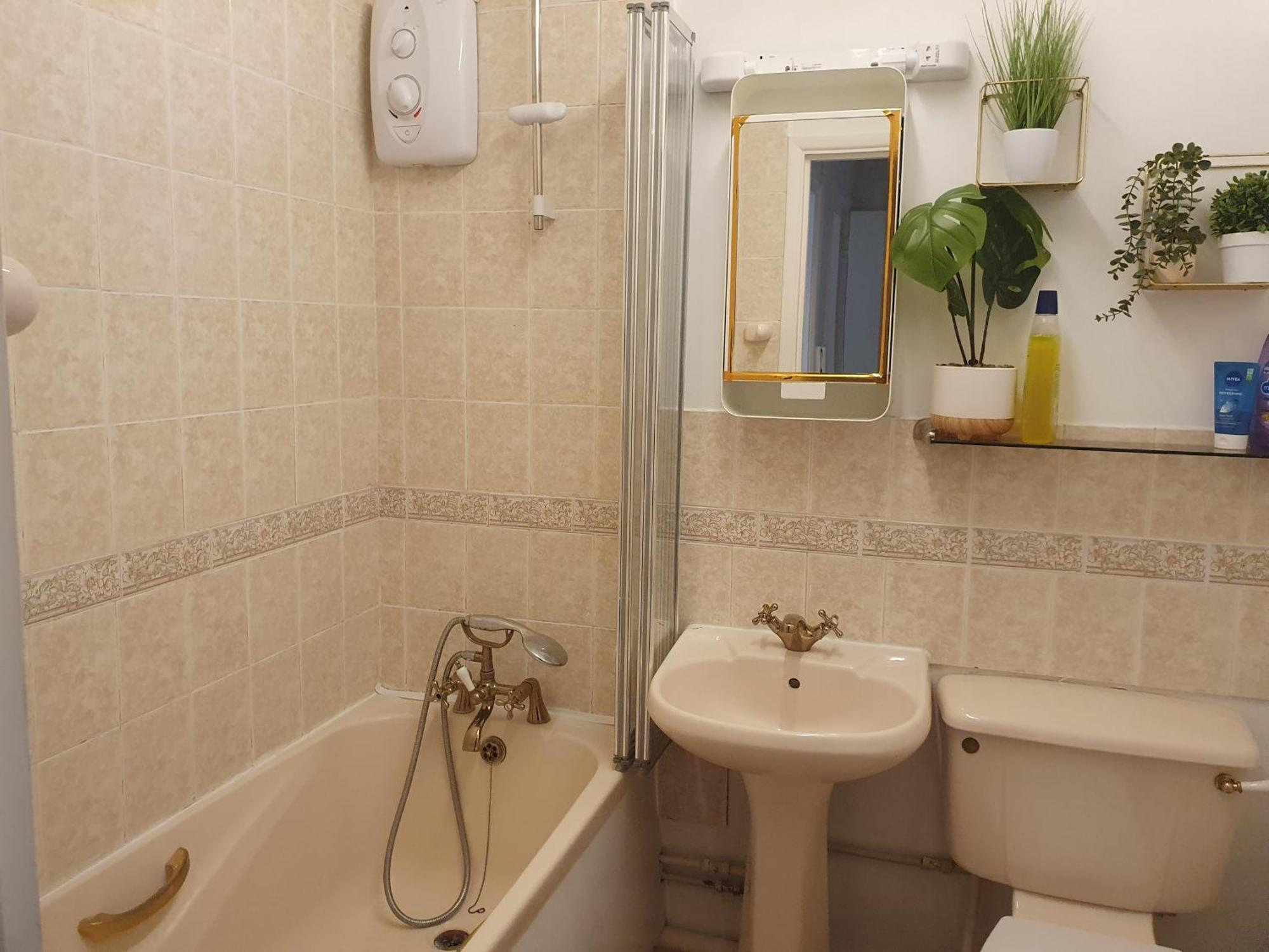Lovely 1Bedrood Apartment กิลด์ฟอร์ด ภายนอก รูปภาพ