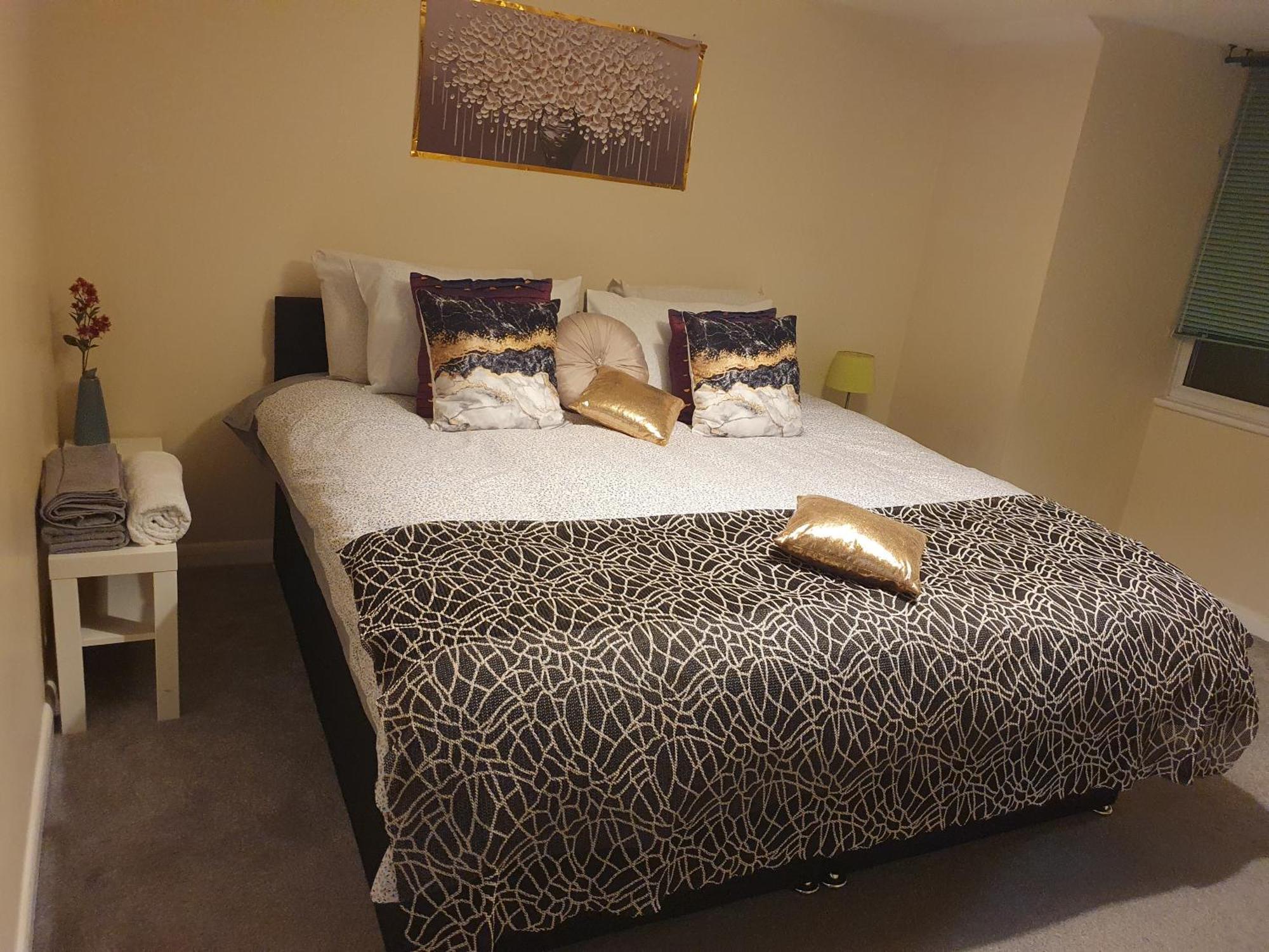 Lovely 1Bedrood Apartment กิลด์ฟอร์ด ภายนอก รูปภาพ