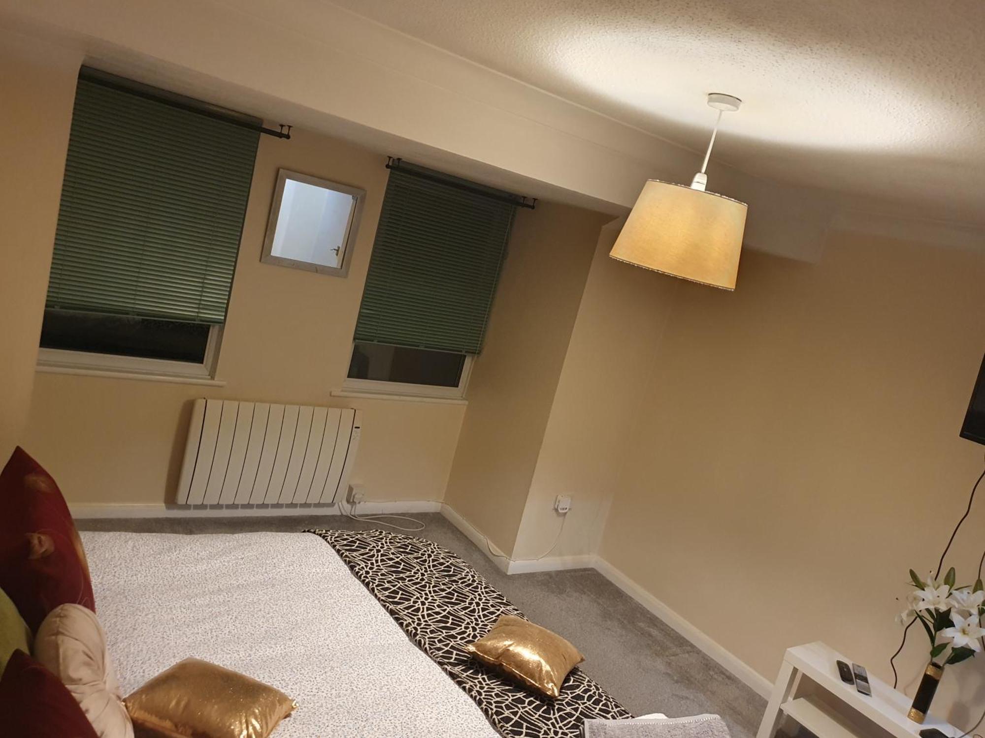 Lovely 1Bedrood Apartment กิลด์ฟอร์ด ภายนอก รูปภาพ