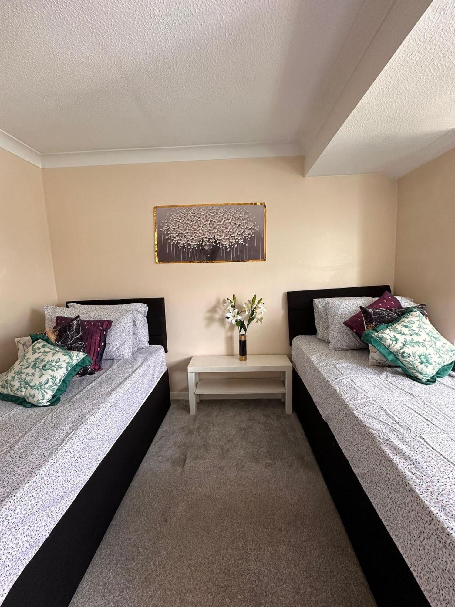 Lovely 1Bedrood Apartment กิลด์ฟอร์ด ภายนอก รูปภาพ