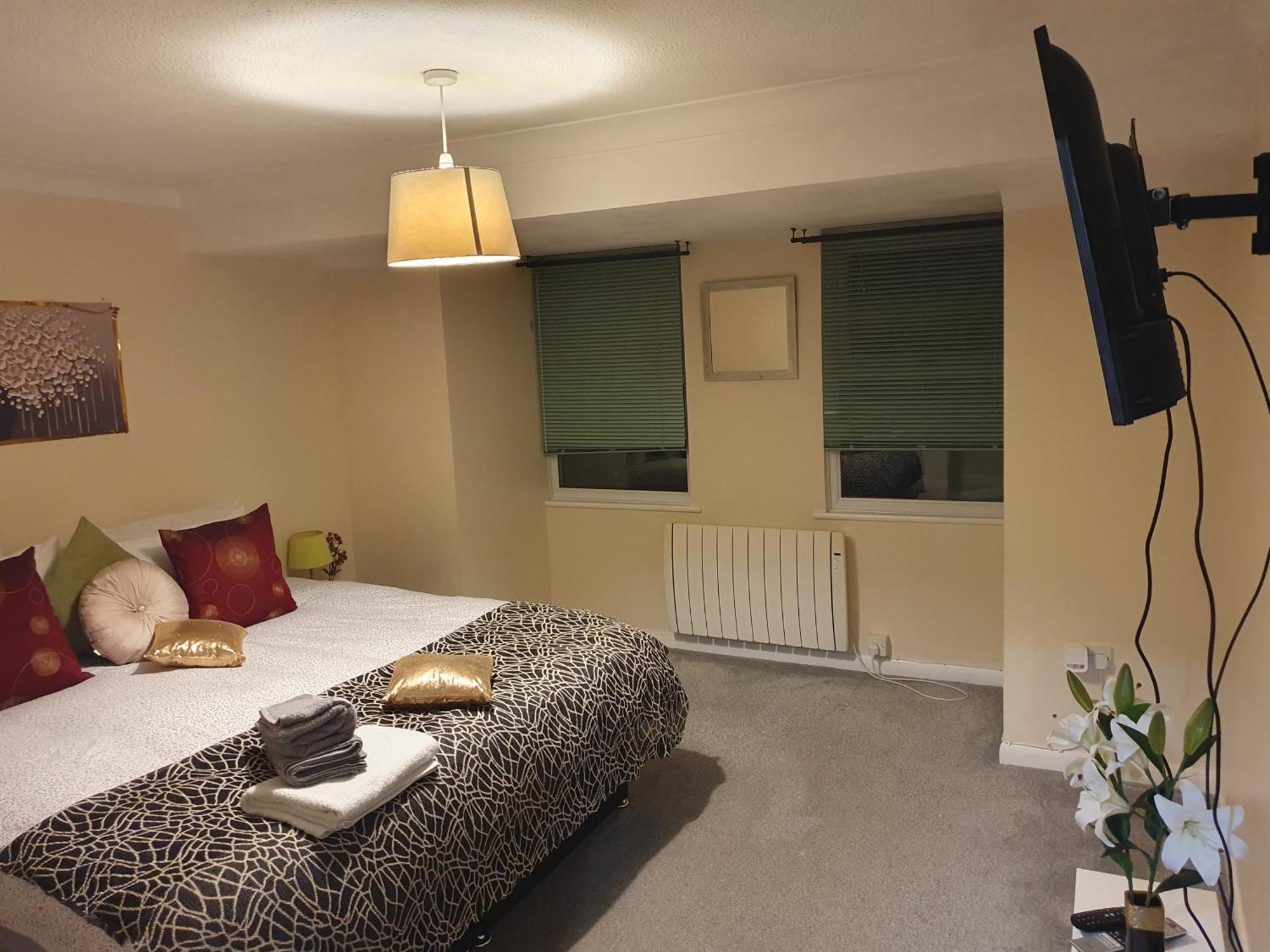 Lovely 1Bedrood Apartment กิลด์ฟอร์ด ภายนอก รูปภาพ