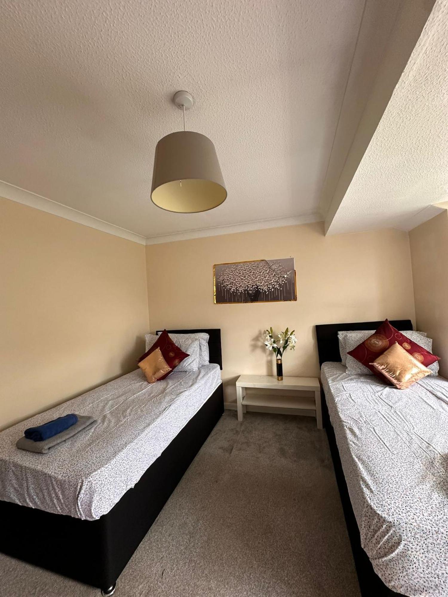 Lovely 1Bedrood Apartment กิลด์ฟอร์ด ภายนอก รูปภาพ