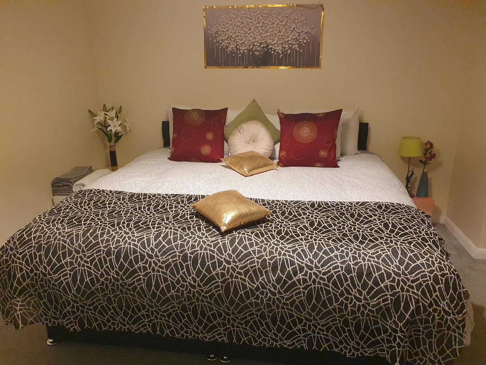 Lovely 1Bedrood Apartment กิลด์ฟอร์ด ภายนอก รูปภาพ