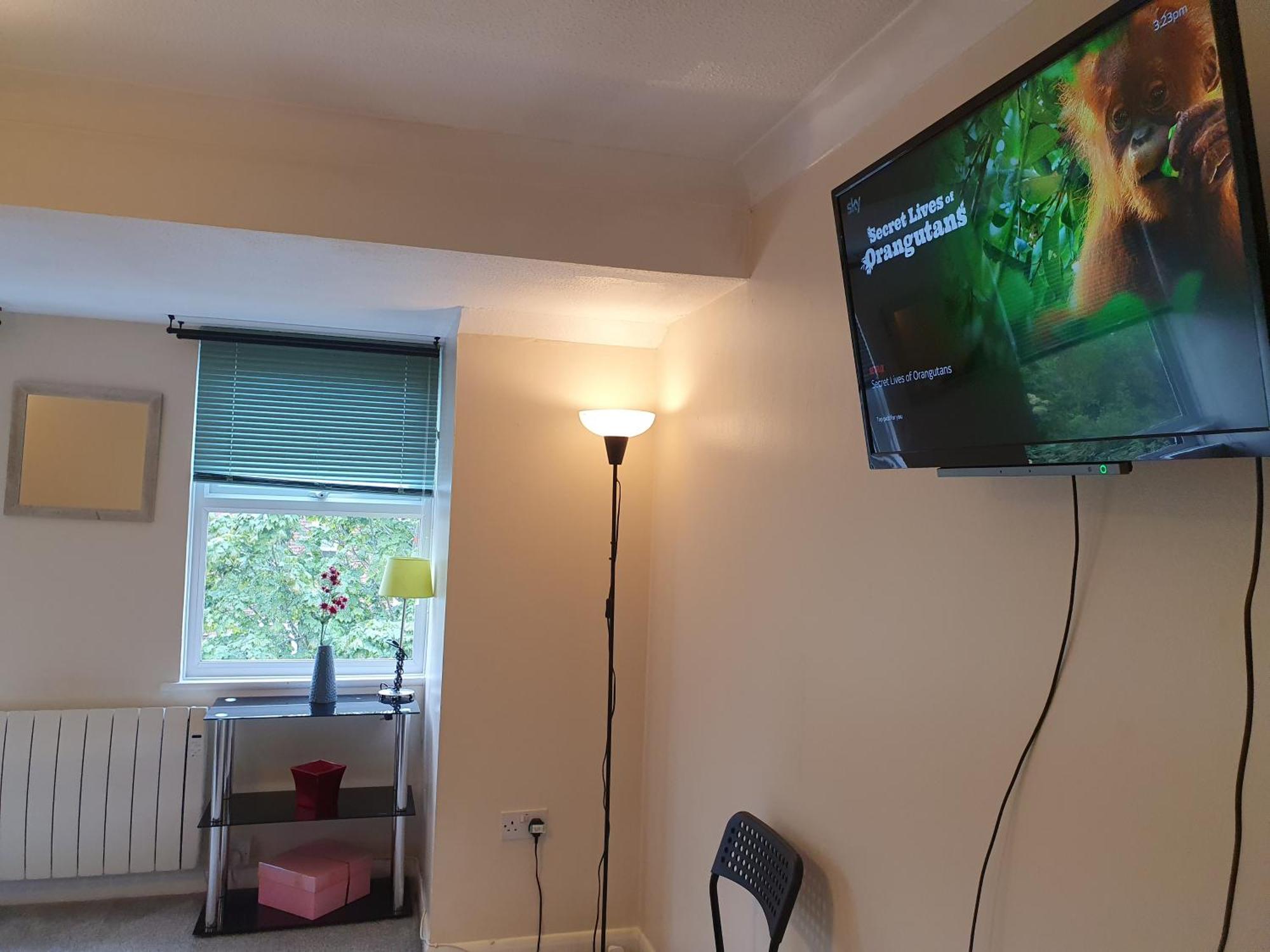 Lovely 1Bedrood Apartment กิลด์ฟอร์ด ภายนอก รูปภาพ
