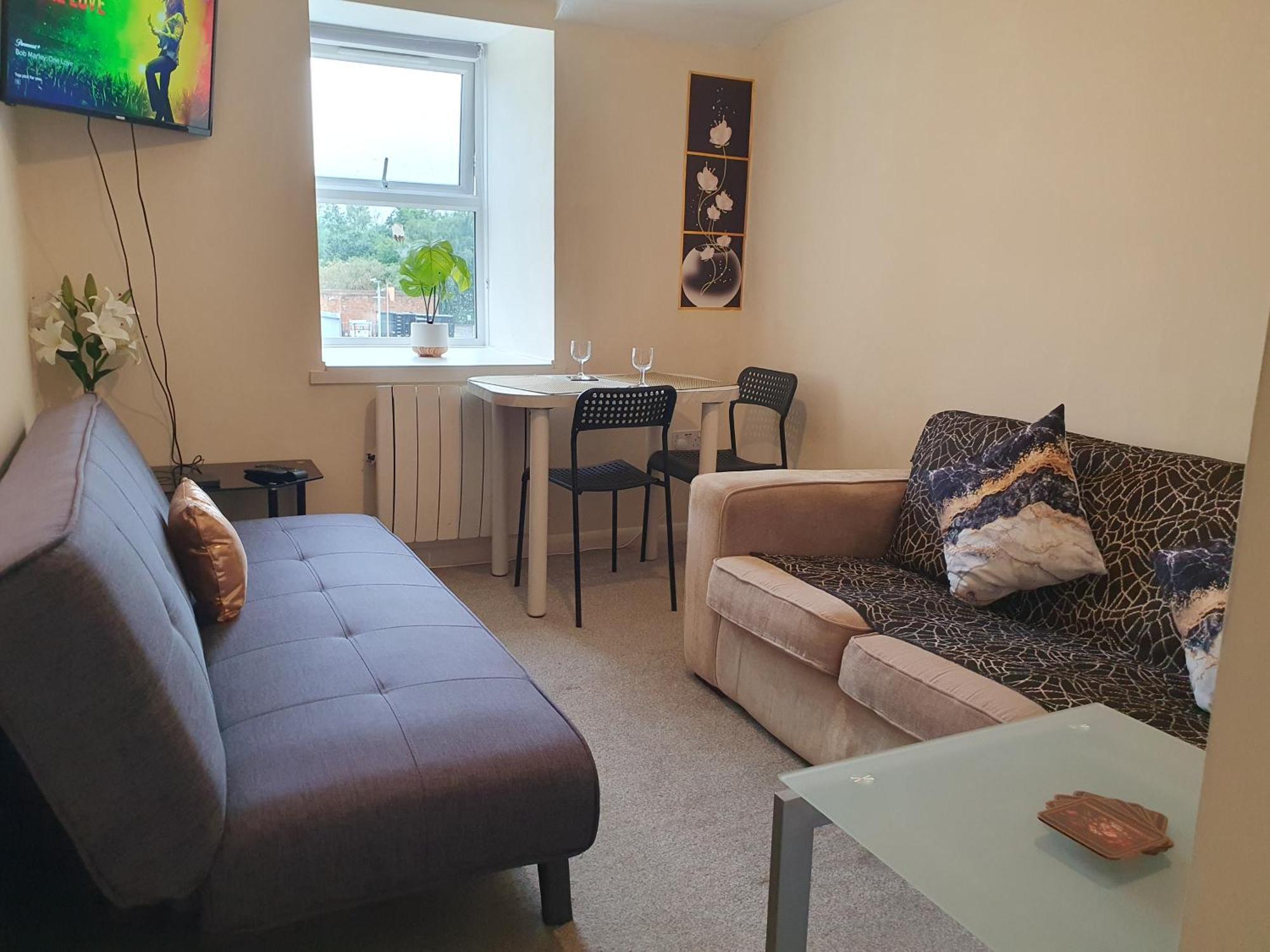 Lovely 1Bedrood Apartment กิลด์ฟอร์ด ภายนอก รูปภาพ