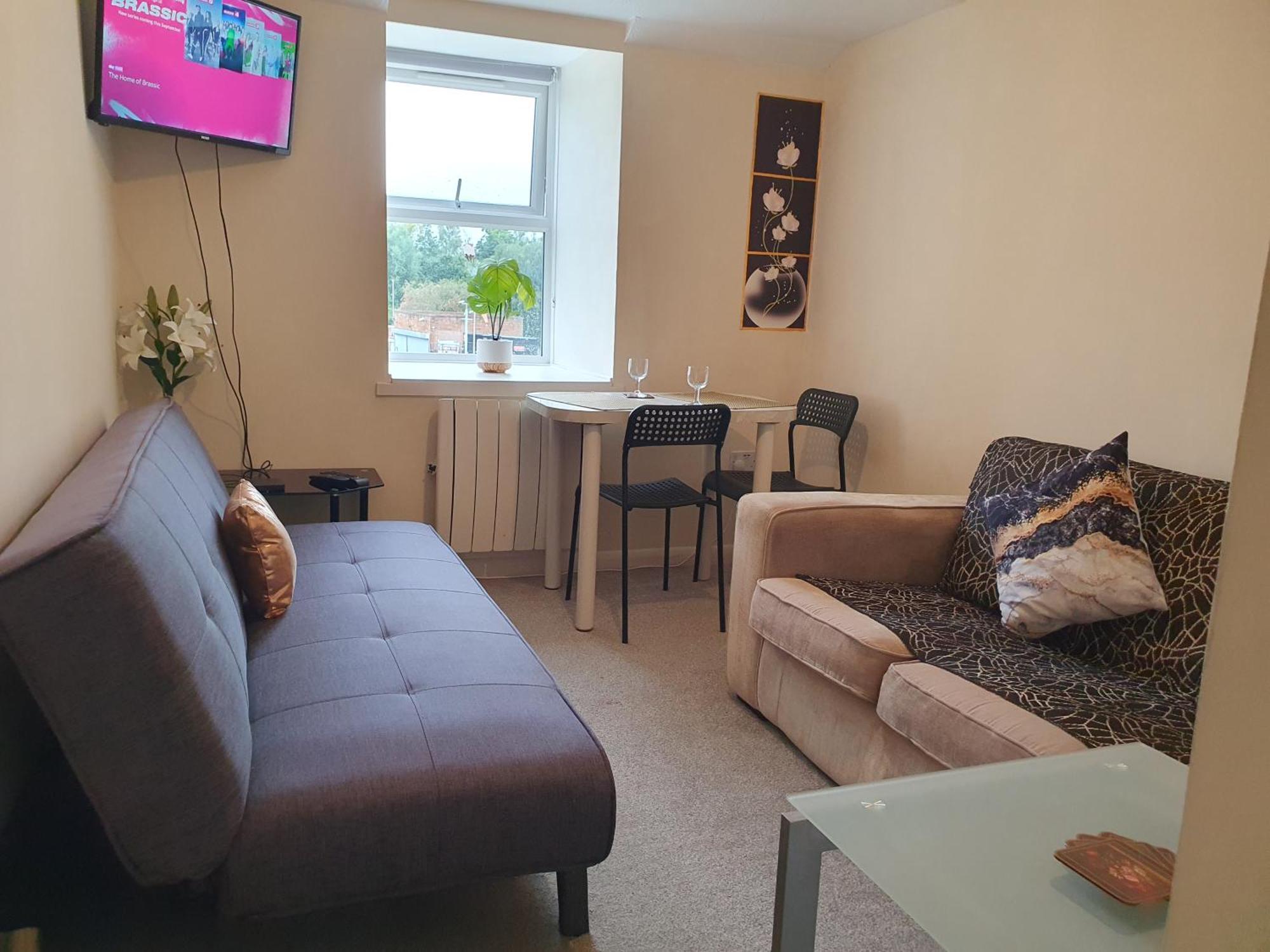 Lovely 1Bedrood Apartment กิลด์ฟอร์ด ภายนอก รูปภาพ